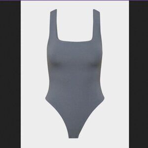 🥬NWOT Aritzia Babaton Contour Second-skin Squareneck Sleeveless Bodysuit Grey